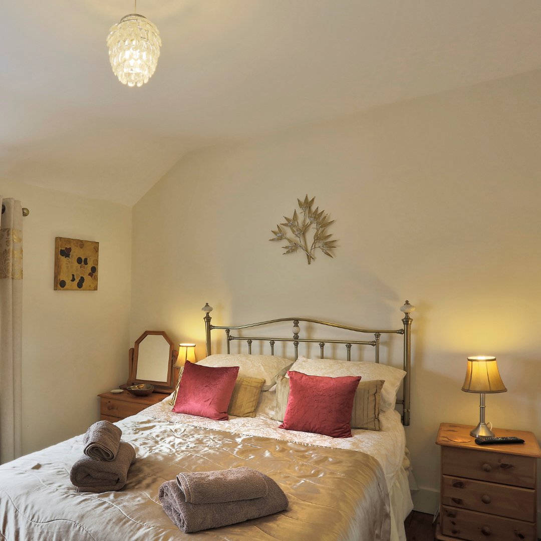 Little Blue Cottage | #Southwold | Sleeps 6 | School #summerholidays availability

This popular #holidayhome is a short walk from Southwold's iconic Pier &amp; offers space for all the #family including one #pet. Available for a 7 night stay 29 July 2023. 
 ow.ly/WP6g50M8m67