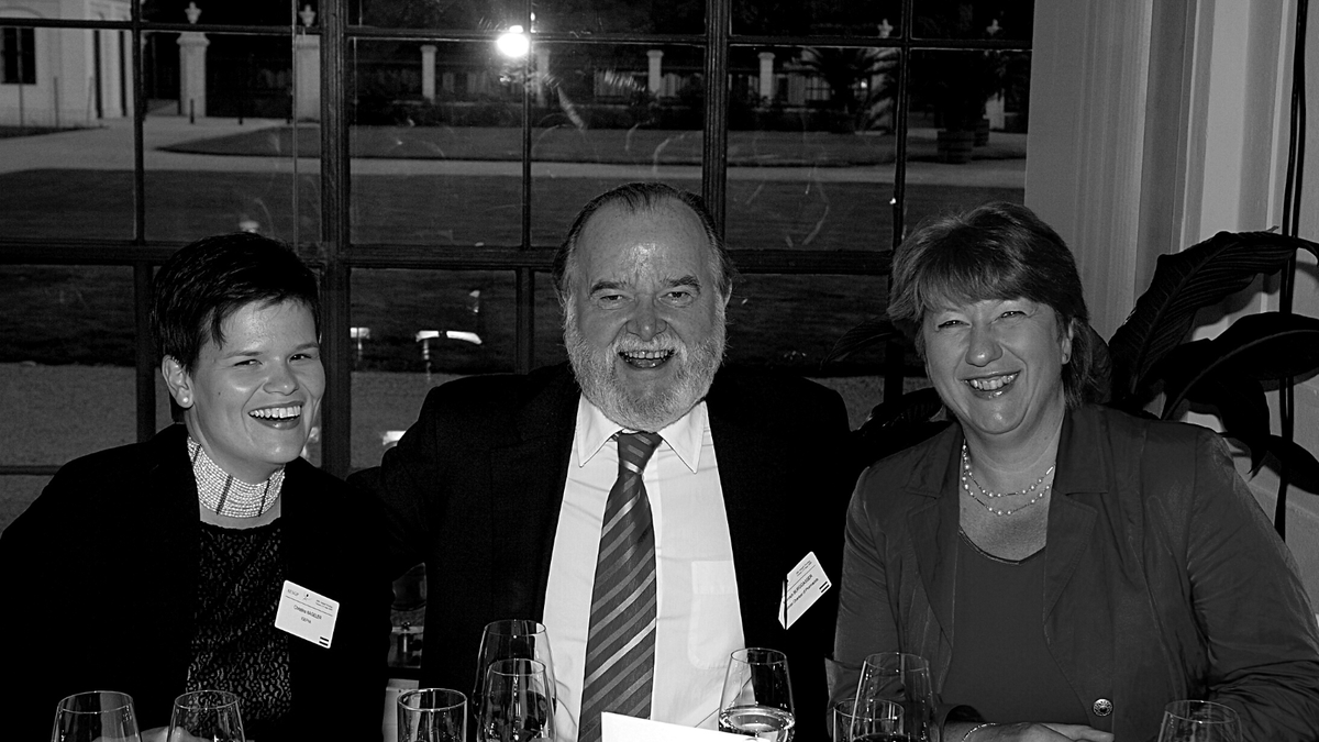 IGEPHA's tweet photo. Mit großer Betroffenheit mussten wir vom Tod Heinrich Burggassers erfahren. Als Präsident der Apothekerkammer stand Mag. pharm. Heinrich Burggasser dem Team der @IGEPHA stets als konstruktiver Gesprächspartner zur Verfügung. Wir werden ihm ein ehrendes Andenken bewahren. https://t.co/jiDX07Ugoj