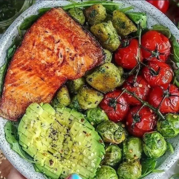 Sheet-Pan Salmon and Herb-Roasted Vegetables 😍