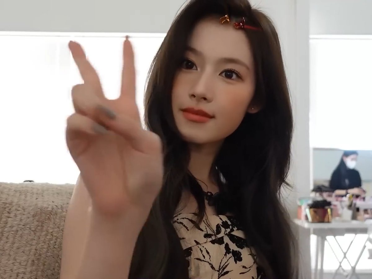 godmitzu's tweet photo. Sana is the prettiest https://t.co/zxM8Ze0UE3