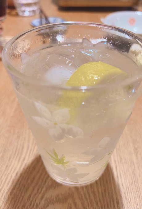 お兄ちゃんが作ってくれたハイボールとすき焼き♡  美味。へへ…♡ 