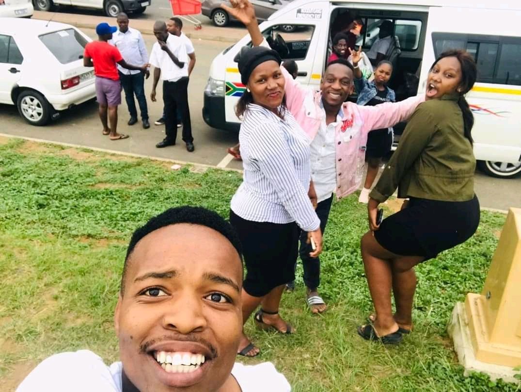 MxolisiOyinkosi's tweet photo. @iKhokhaSA #RealHolidayMaker https://t.co/c1pLA6ePg0