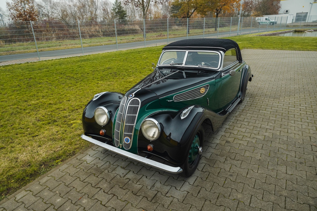 collectingcars_'s tweet photo. 🇩🇪 *ENDING SOON*

1939 BMW 327/8

Details: https://t.co/TnL2cTbInO

#CollectingCars https://t.co/AKxPzd4ccy