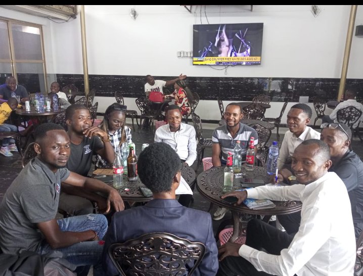 FabMfuamba2's tweet photo. Réunion stratégique des futurs honorables de la PJREC  tenue Chez Corneille City hôtel avec un point inscrit à l'ordre du jour qui est celui de mettre en place les stratégies de réussite de candidatures de tous les jeunes. Pour le renouvellement de la classe politique. https://t.co/ZJTfQANjzb