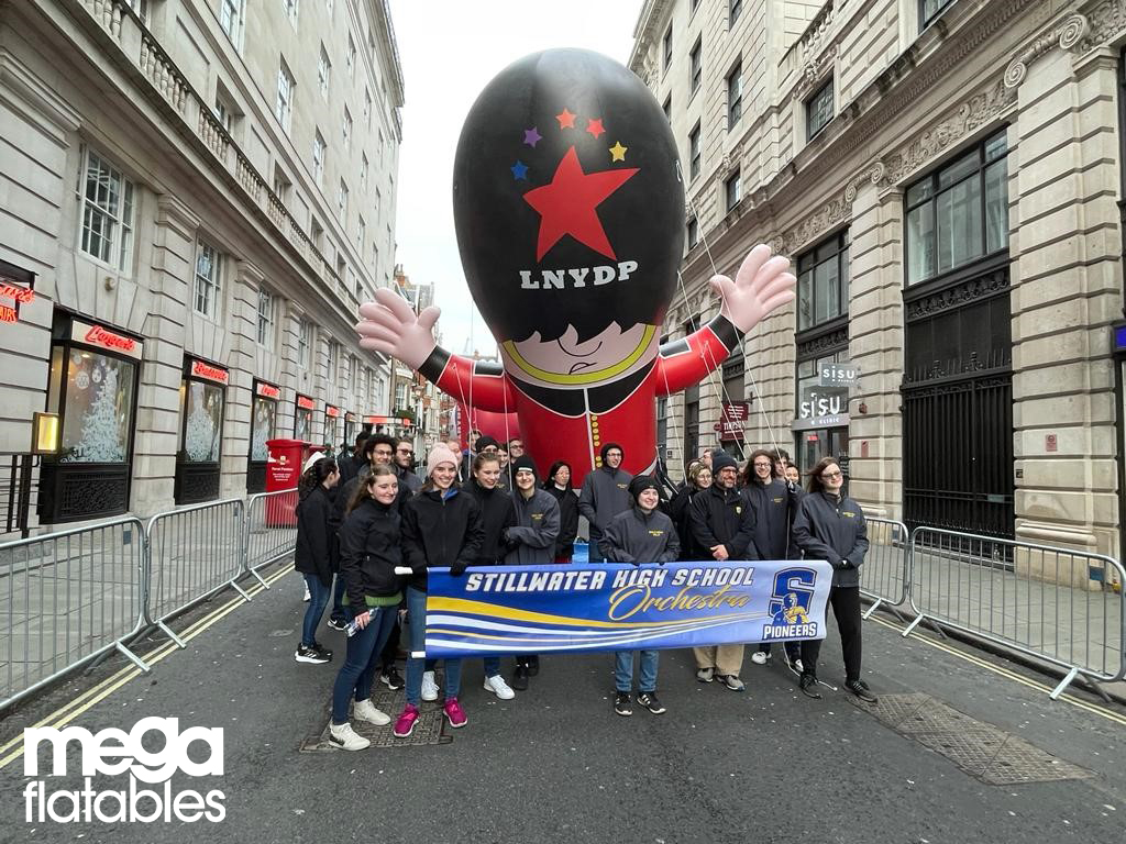 Megaflatables1's tweet image. Kicking off the new year the right way at the @Lnydp   

#paradeblimps #paradefloat #paradeinflatables #inflatable #paradearch #guardsman #megaflatables #lnydp2023#lnydp