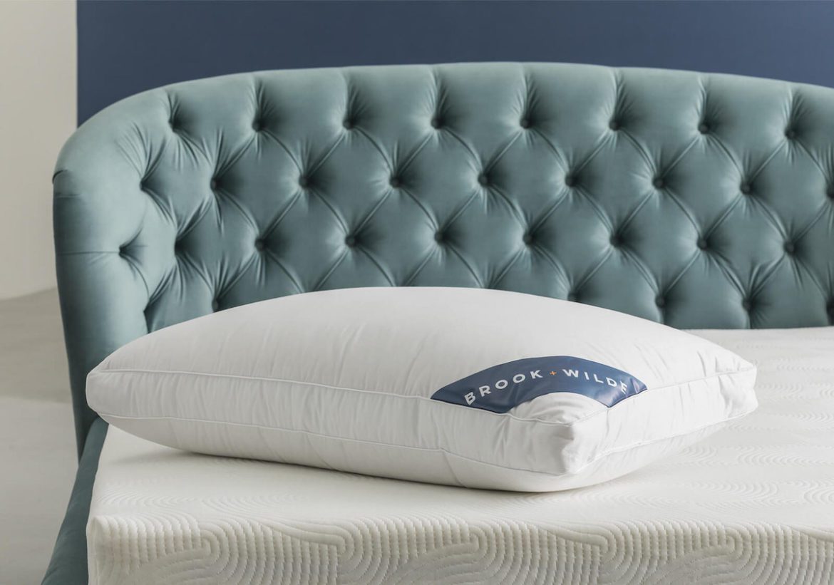 Chris creates that 5 Star Hotel experience at home with the Brook &amp; Wilde Marlowe Goose Down Pillow for maximum comfort in bed thebespokeblackbook.com/brook-wilde-ma… <a href="/bigcox/">Chris Cox</a> @BrookandWilde #CRUELTYFREE #GOOSEDOWN #PILLOW #SUSTAINABLE #BespokeBlackBook