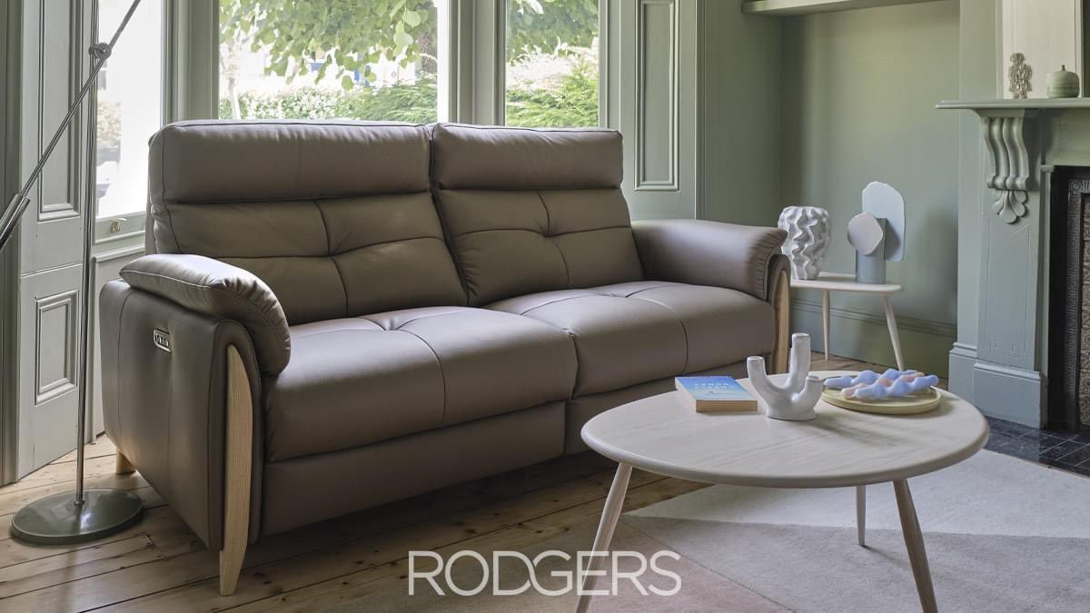 The #Mondello sofa from #Ercol includes both static &amp; recliner options. Choose from a comprehensive range of fabrics &amp; leathers to match your decor, creating the precise look &amp; feel you want. View it at #Rodgers
#sofa #furniture #livingroom #cosyliving #chair #leather #fabric