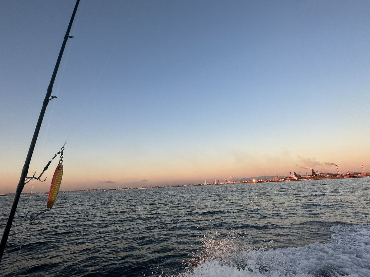 tatsu_blue_st's tweet image. タチ、タチ、青物で冬休みのリハビリ釣行終了。
2023年発売の新しいアイテム達もお楽しみに！
#BlueBlue
#FalltenTG
#Gachipenswimmer