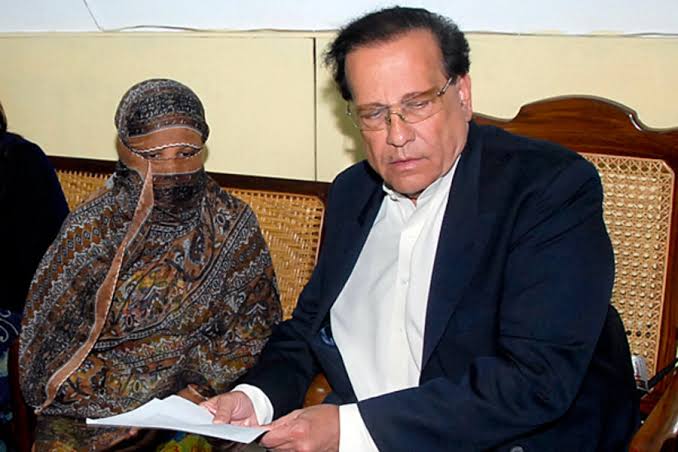 Nations are made with the blood of martyrs like #SalmanTaseer Shaheed, not with false hopes of self declared messiahs. 

Rest in peace.