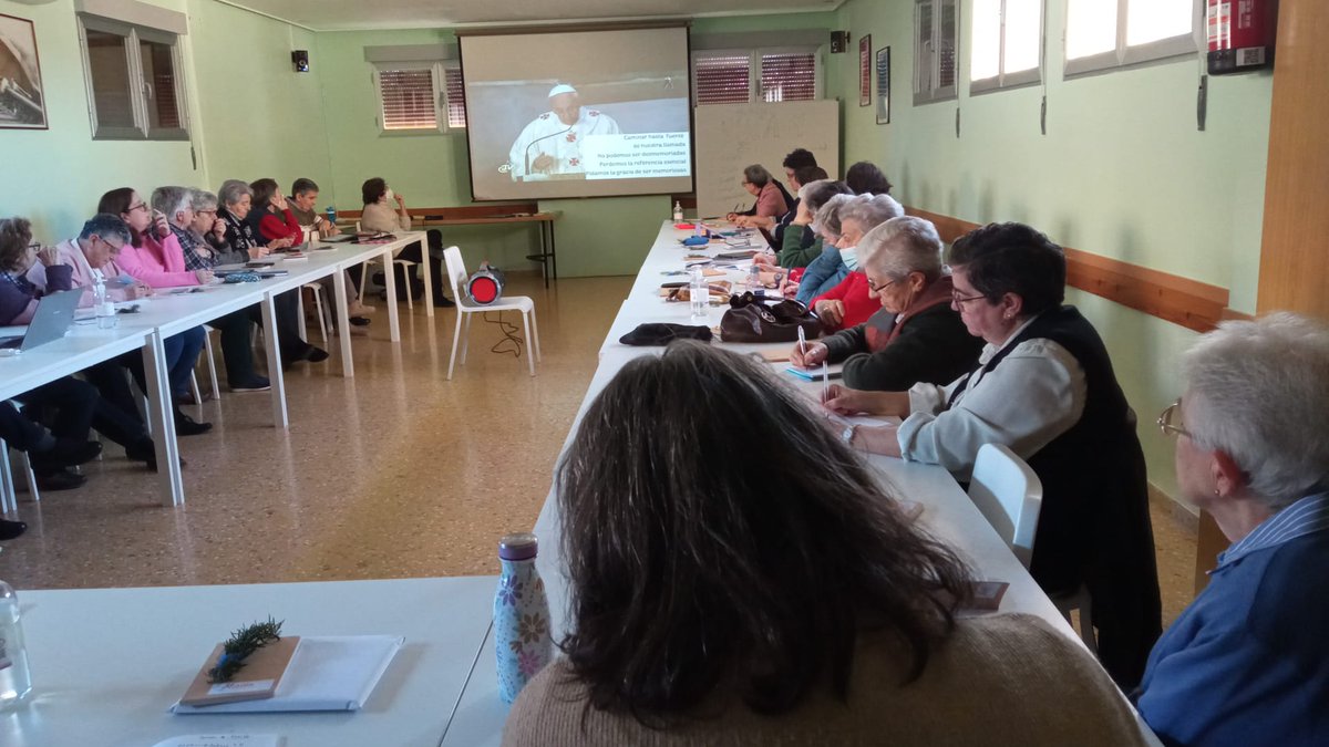 provpaulamontal's tweet photo. Comenzamos la jornada de Escolapias en Misión Manos para el cuidado.  #JesusMaestro #PaulaMontal #Escolapias #Familias #Niñosyjovenes #Misión @hmrescolapias https://t.co/1wY3khhrM9