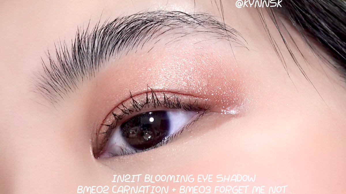 อายแชโดว์งานชิมเมอร์ถูกและดีที่อยากแนะนำ ✨ ของ In2it เลย สีชัด เนื้อชิมเมอร์ละเอียด เล่นแสงสวย แต่งได้หลายลุค ตั้งแต่งานธรรมชาติ เบาๆใสๆ สายเกาหลีเกาใจ จนไปถึงตาเข้มสายฝอ 🤩 อันนี้สีโปรดของเราเอง 02 กับ 03 ต้องมีจริงๆ ที่วัตสันมีโปรเหลืออันละ 69 บาท! คุ้มมากอะ ไปตำๆ #รีวิววัตสัน