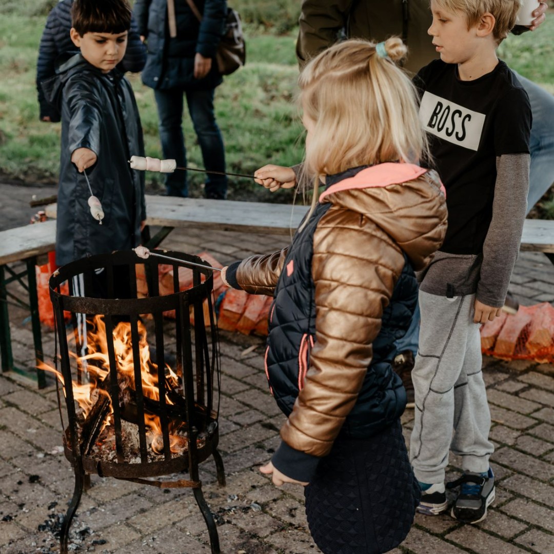 Wegens succes is er aanstaande vrijdag 6 januari nóg een editie van de Fakkeltocht door het Hoge Bergse Bos!  🚶‍♂️

Én met jouw ticket ontvang je korting op een 3-gangenmenu in Restaurant de Berghut. Kom je ook lekker dineren na de avondwandeling?  🔥🕯️ 

outdoorvalley.nl/evenementen/fa…
