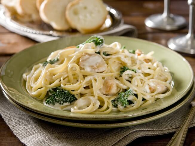 CDKitchen's tweet image. Easy Chicken Alfredo Recipe | A can of soup helps make a quick alfredo-style sauce in this easy dinner recipe. You can use fresh or frozen broccoli in it too.
buff.ly/3PC68Nr