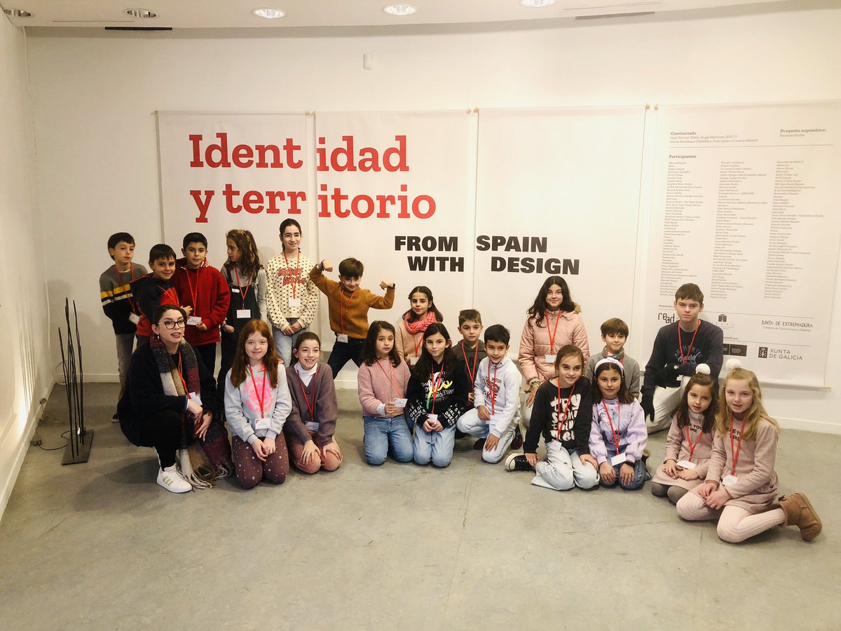 DIEX_Asociacion's tweet photo. 'Crea con APIS', el taller de diseño realizado hoy por el grupo de alimentación que le da nombre, en colaboración con APIS, el MEIAC y DIEX -y el patrocinio de SUMIEX-.
Actividades paralelas a la exposición 'From Spain with Design. Identidad y Territorio'
#FSWD #DIEX https://t.co/VLAxZMNPWb