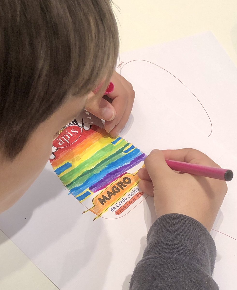DIEX_Asociacion's tweet photo. 'Crea con APIS', el taller de diseño realizado hoy por el grupo de alimentación que le da nombre, en colaboración con APIS, el MEIAC y DIEX -y el patrocinio de SUMIEX-.
Actividades paralelas a la exposición 'From Spain with Design. Identidad y Territorio'
#FSWD #DIEX https://t.co/VLAxZMNPWb
