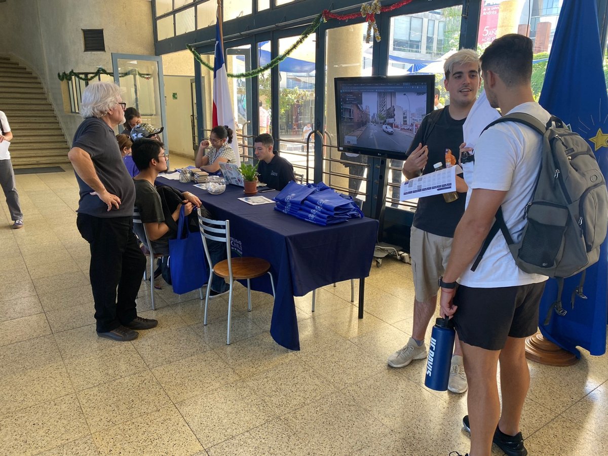 derechouchile's tweet photo. 🔴🎓Seguimos con la Semana de la y el postulante resolviendo dudas y con orientación para la #Admision2023

✨Recuerda que puedes visitar la facultad y asistir a las charlas de nuestros/as monitores/as en Pío Nono N°1 o solicitar información al IG @admisionderecho.uch https://t.co/kZ6gpOurpN