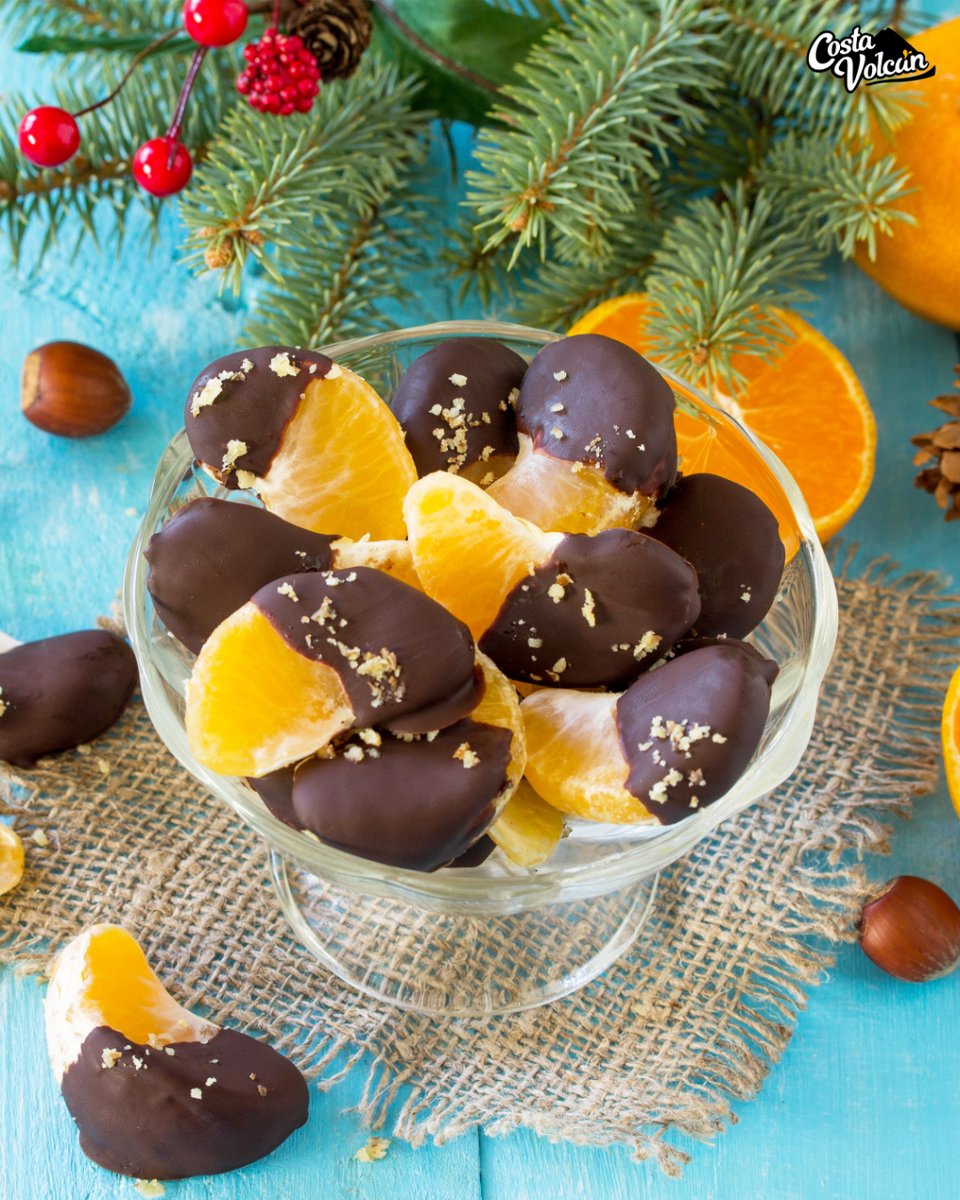 ¿Un postre rico, sencillo, con vitaminas y rápido de preparar? ¡Existe!
Baña unos gajos de mandarina 🍊 en chocolate 🍫 y disfruta de este postre que te costará muy pocos minutos preparar 😎

#mandarina #chocolate #costavolcan #fruta #frutadetemporada