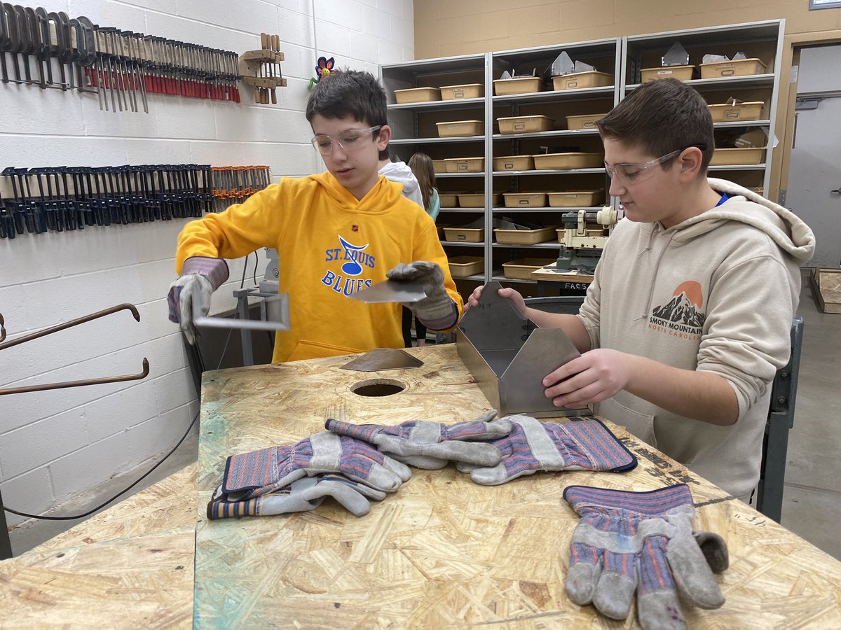MrsLCumming's tweet photo. Our engineers in @EricHeuerman woodworking are hard at work designing their sheet metal tool boxes. Looking forward to seeing their final products. #msdr9 #bmspatriotproud https://t.co/EGPT9C8cWW