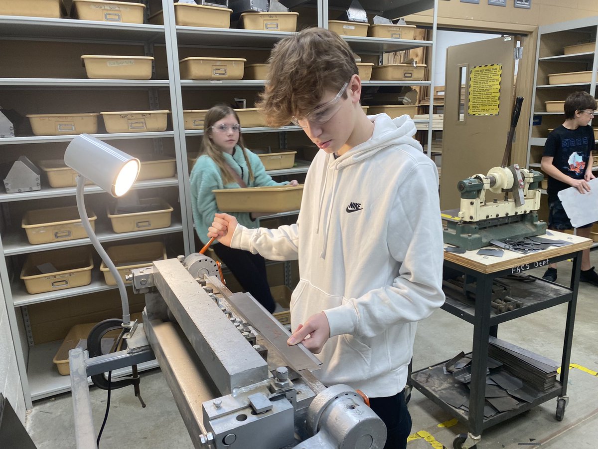 MrsLCumming's tweet photo. Our engineers in @EricHeuerman woodworking are hard at work designing their sheet metal tool boxes. Looking forward to seeing their final products. #msdr9 #bmspatriotproud https://t.co/EGPT9C8cWW
