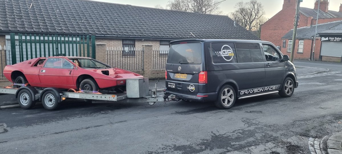 GraysonPaceGP59's tweet photo. Well now, we've got another special thing here. #Lotus #classiccars #longdrivehome https://t.co/cCbNZox4lm