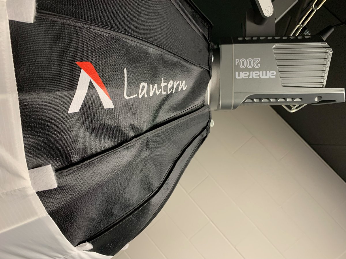 MrFish_Bspa's tweet photo. One of the best decisions I made in 2022 was upgrading our studio lighting to the @AputureLighting Amaran 200D (w/ Light Dome). So much brighter than the LED panels we started with, giving us a better image quality now that we don't have to digitally correct. #AputureUnboxingDay https://t.co/ggECOERKnt