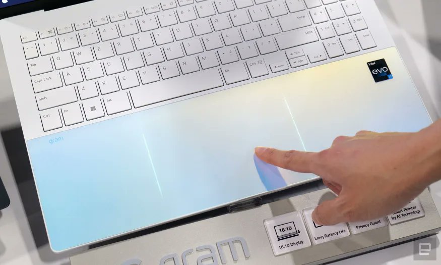sondesix's tweet photo. LG's new Gram Style laptop has a disappearing touchpad. 👀 https://t.co/M9RH106aLP