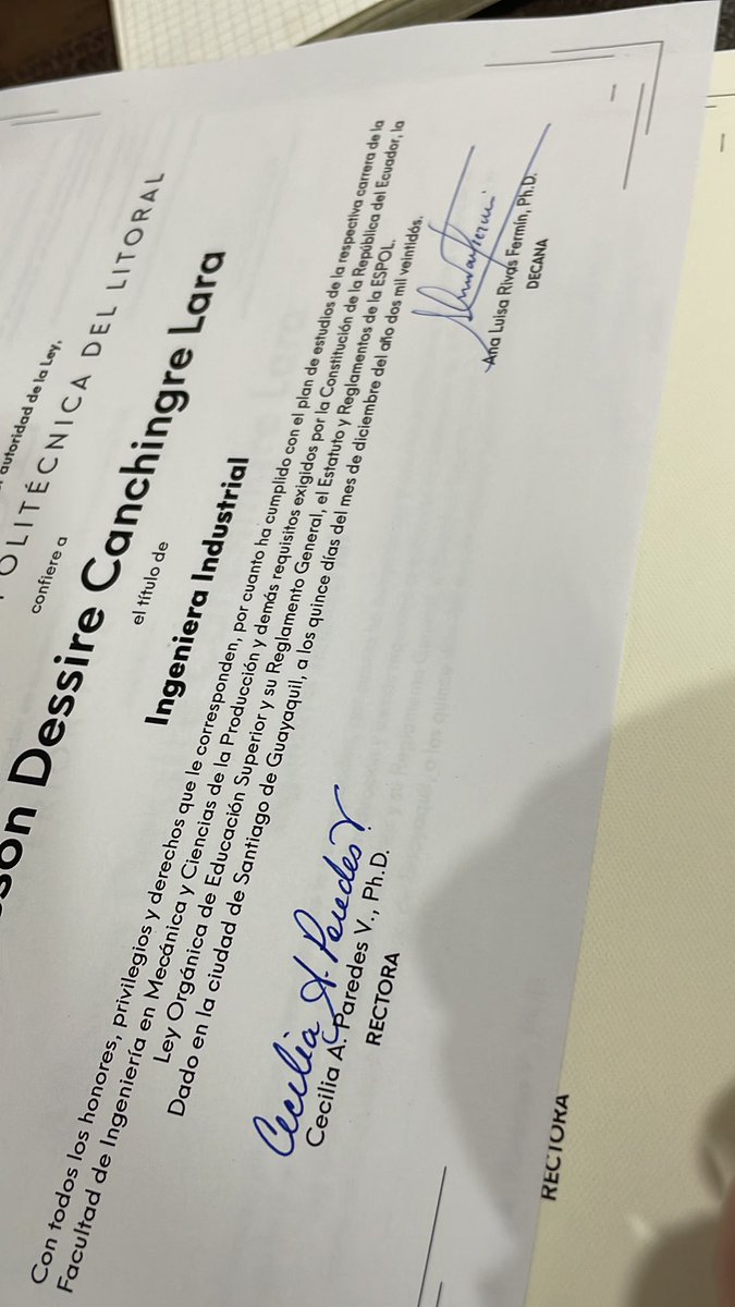 cparedesverduga's tweet photo. Siempre hay una primera vez .. hoy por primera vez firmando un título de @espol con una mujer de Decana de @espolfimcp 💜  por más mujeres en #Steam 💪🏻🙌🏻 #SomosEspol https://t.co/ERo8L5DRIy