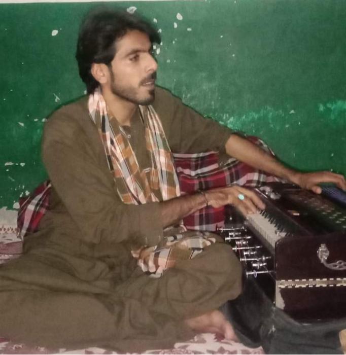 Alijanmaqsood12's tweet photo. Quetta: There are reports of another disappearance from Turbat, Balochistan. This time it is a young Baloch singer Hamid s/o Bijjar. He was reportedly ‘disappeared forcefully’ last night at around 12:30 from his home. The cases of enforced disappearances are on a rise in Turbat. https://t.co/6nZhC5fEXI