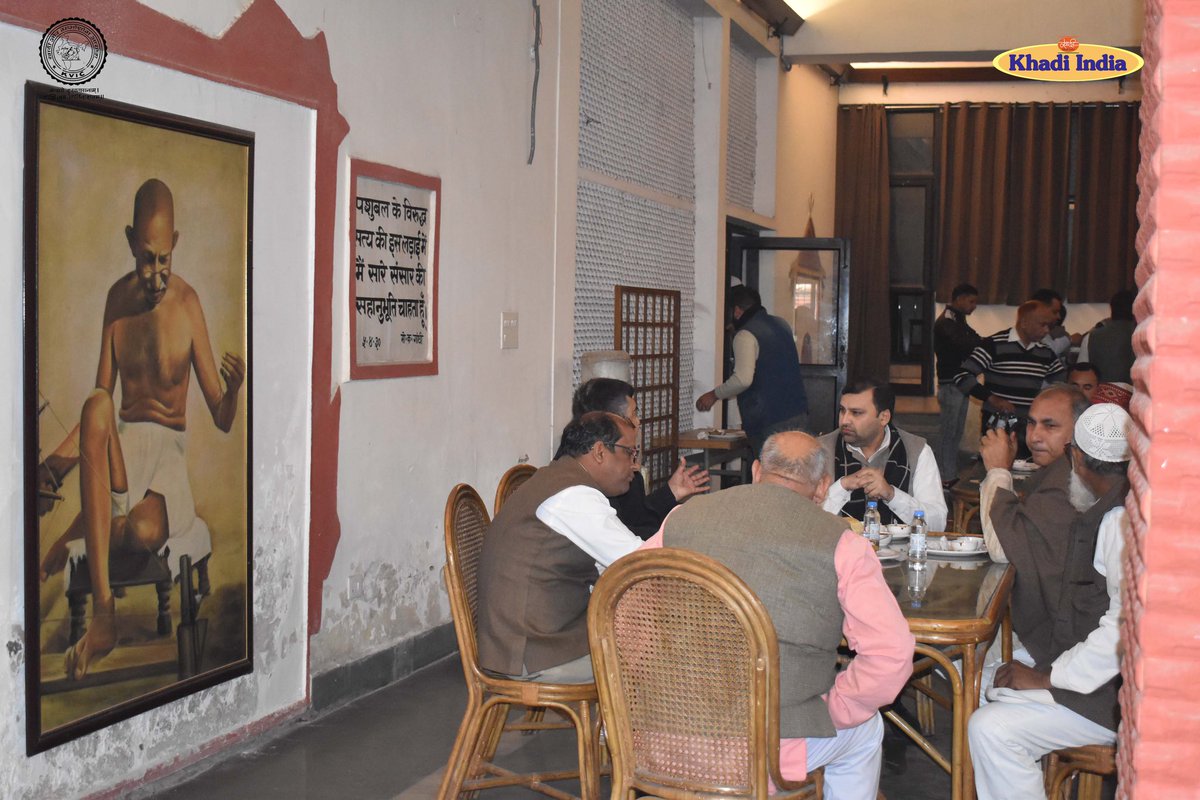 ChairmanKvic's tweet photo. खादी संवाद में आए हुए उत्तर प्रदेश एवं हरियाणा के #खादी परिवार के प्रतिनिधियों के साथ वार्तालाप कर उनकी समस्याओं को सुना तथा समस्याओं का निवारण प्रदान करने का प्रयास किया।
 #Khadi #KhadiIndia #Kvic #ChairmanKvic https://t.co/0p3NNpvuXD