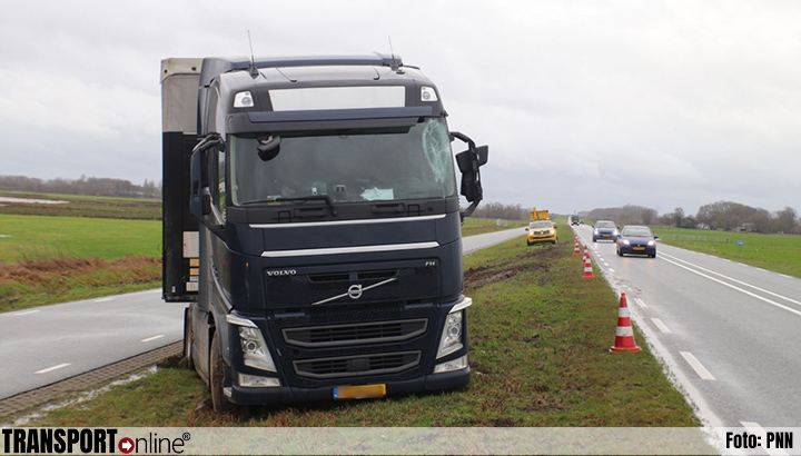 transportonline's tweet photo. Dronken vrachtwagenchauffeur belandt in de berm op #N331 [+foto]

Lees meer: https://t.co/AzYTN0rfI9 https://t.co/E2oaCROoBA