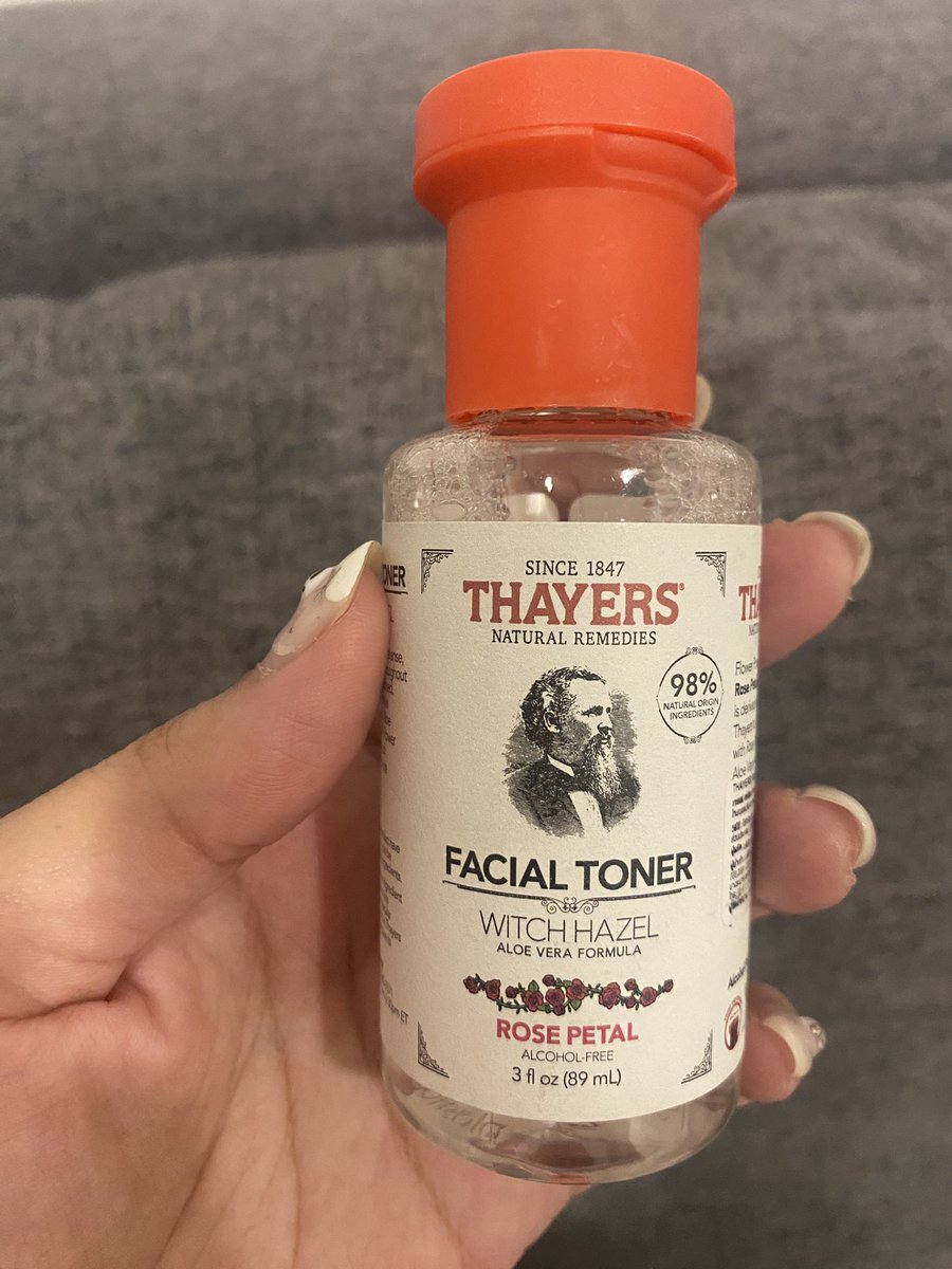 pyisaaaa's tweet photo. ส่งต่อโทนเนอร์ Thayersค่า เพิ่งเปิดใช้วันนี้ 1 สำลีถ้วน แลกซื้อมาจากวัตสัน 189 บาท ส่งต่อ 120 รวมส่งพอ น้องมีน้ำหอมเลยไม่ชอบค่ะ 😅 #ส่งต่อคสอ #ส่งต่อเครื่องสําอางค์ #โทนเนอร์ #thayerstoner https://t.co/9SqsTKfHAz