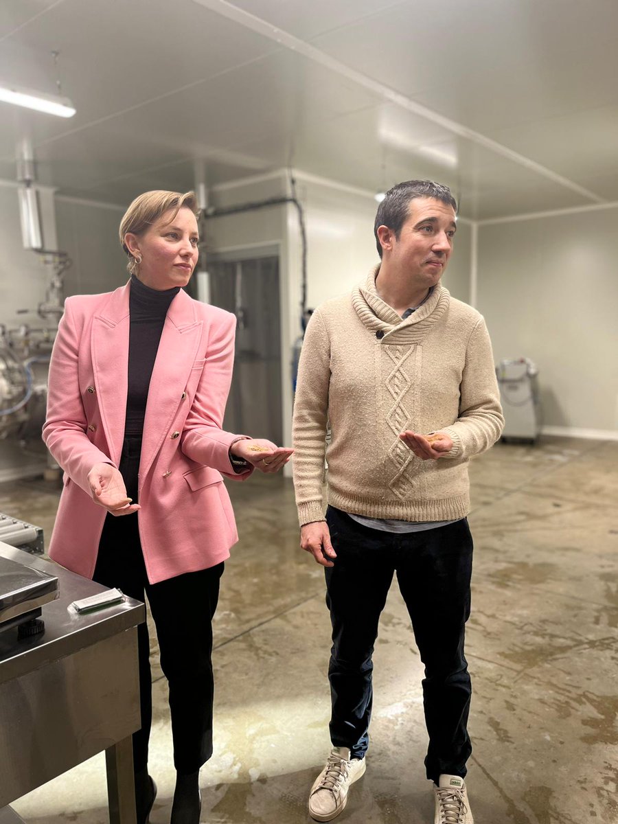EnedisRegionSud's tweet photo. #VPA et @Enedis s’engagent en faveur du développement et de l’attractivité du #Vaucluse : un accord officialisé chez Green Spot Technologies, 1re entreprise à bénéficier de cet accompagnement sur mesure qui vise à faciliter les démarches des entreprises qui souhaitent s’implanter https://t.co/cvNNFFZR6m