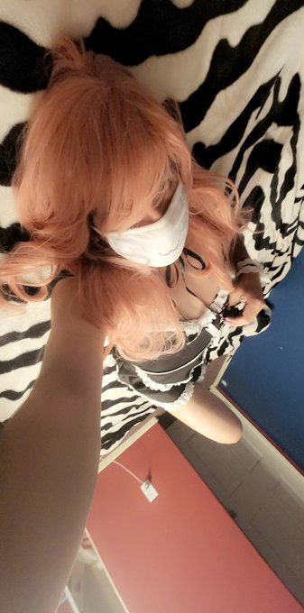 Idk when I took this but I like how I look in it ?
#femboy #maidboy https://t.co/c8tIJWvkkK