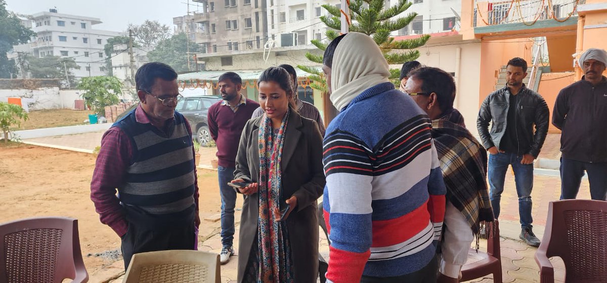 AmbaPrasadINC's tweet photo. हजारीबाग स्थित आवासीय कार्यालय में दैनिक जनता दरबार में क्षेत्रवासियों से मुलाकात कर उनके समस्याओं का निष्पादन की। https://t.co/ldcbQhfe13