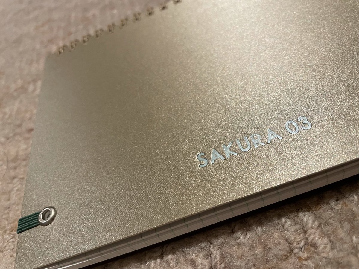 SAKURAN1102's tweet photo. 年末に行方不明になってしまった、お仕事ノート📓
これが無いとお仕事にならないくらい大切なノート。世界に一つだけのノート。ノートにお金の入った封筒挟んでたから取られてしまった可能性高い。🥲
お金は諦めるから、ノートは返してー！！！お願い！見つかりますように。 https://t.co/yZqTWJ7MqN