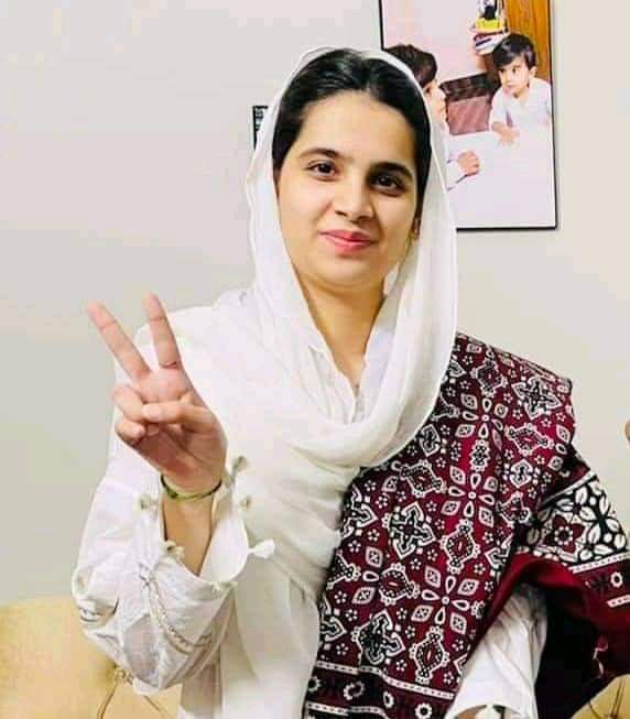 Haniya84's tweet photo. میرے لیے ایک لائن 🙈😜😛
کچھ بھی بولو بس گالی نہیں دینی🙈😍 https://t.co/IHOmI0lr4K