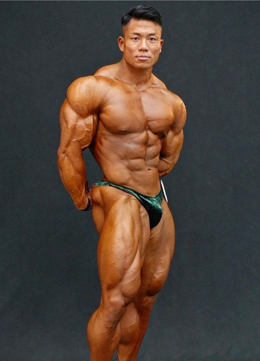 colt_star's tweet photo. Japanese muscle god Ken Kuramochi 🥰💕😍🤤 in his green velvet poser #bodybuilder #japanesemuscle #japanese #musclegod #musclehunk #bulge #poserbulge https://t.co/M1Sh0NfDx6