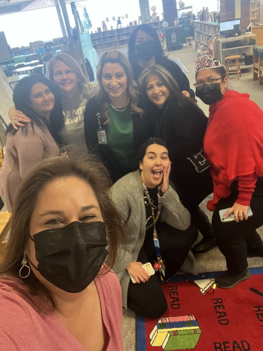 Laura R Moya tweet media