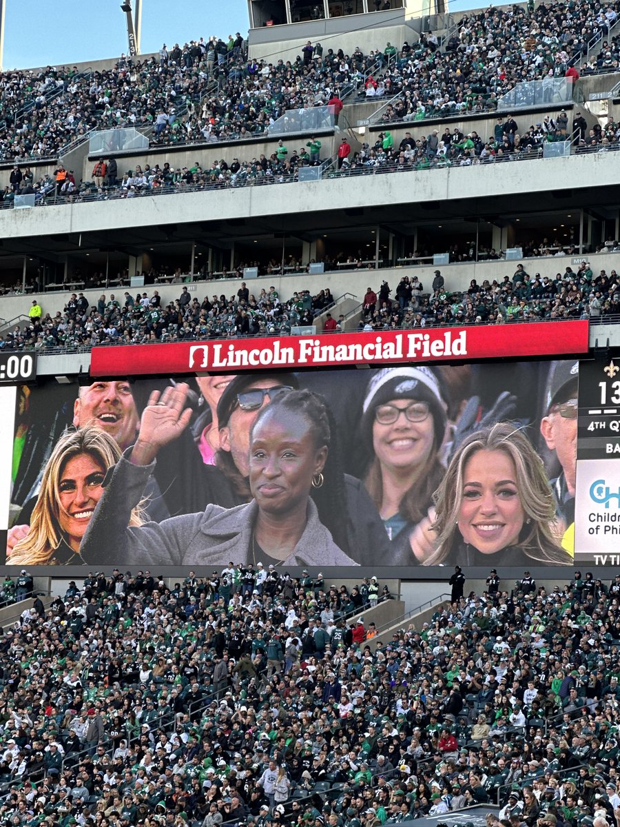 PEMatCHOP's tweet photo. Dr. Ruth Abaya, CHOP PEM attending, received the NFL's Inspire Change Changemaker Award from the Philadelphia Eagles! 

Dr. Abaya was awarded for her community work with gun violence prevention and was honored at the game on Jan. 1st. https://t.co/E56meaABvT