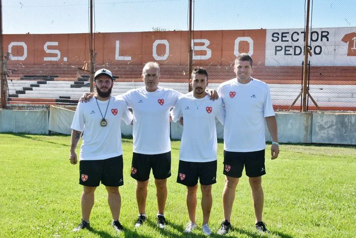BeraTribuna's tweet photo. DE REGRESO!

Está mañana Berazategui volvió a los entrenamientos y se presentó en nuevo cuerpo técnico con Adrián Alvarez a la cabeza,seguido por Juan Álvarez (AC),Martin Gianfelice (AC),Diego alan Sibut (PF) y Germán Giménez (EA)

Bienvenidos! 

Vamos bera🍊 https://t.co/QNNqsnx3b9
