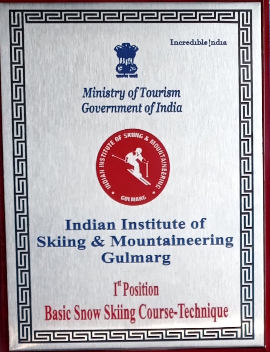 neeraj8848's tweet photo. 1. Received the "Journey of National Flag" as souvenir from Sh Vineet Pandey Sir (Secy, DoPosts, MoCom, GoI) with motivating words
2. With Seniors-Raj Sir and Pawan Sir (Dy DGs at Dak Bhawan). Unforgettable moments🔥
3. Luckily got 1st position in Skiing Course at IISM, Gulmarg🔱 https://t.co/Yh6Fwjx7GA