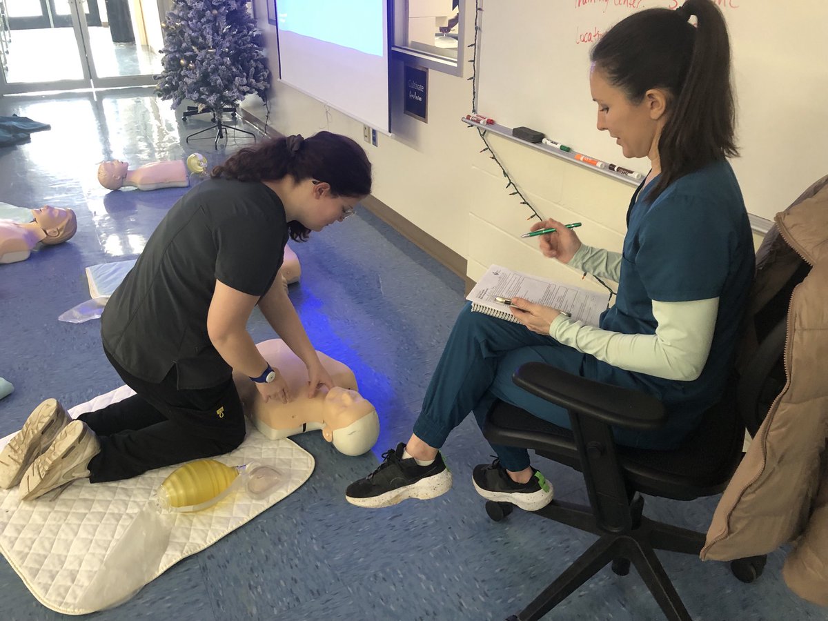 MECTC_Buffalo's tweet image. Students in MSHT level 1 this morning working on  Adult Cpt and AED certifications. #MECTC #MSHT