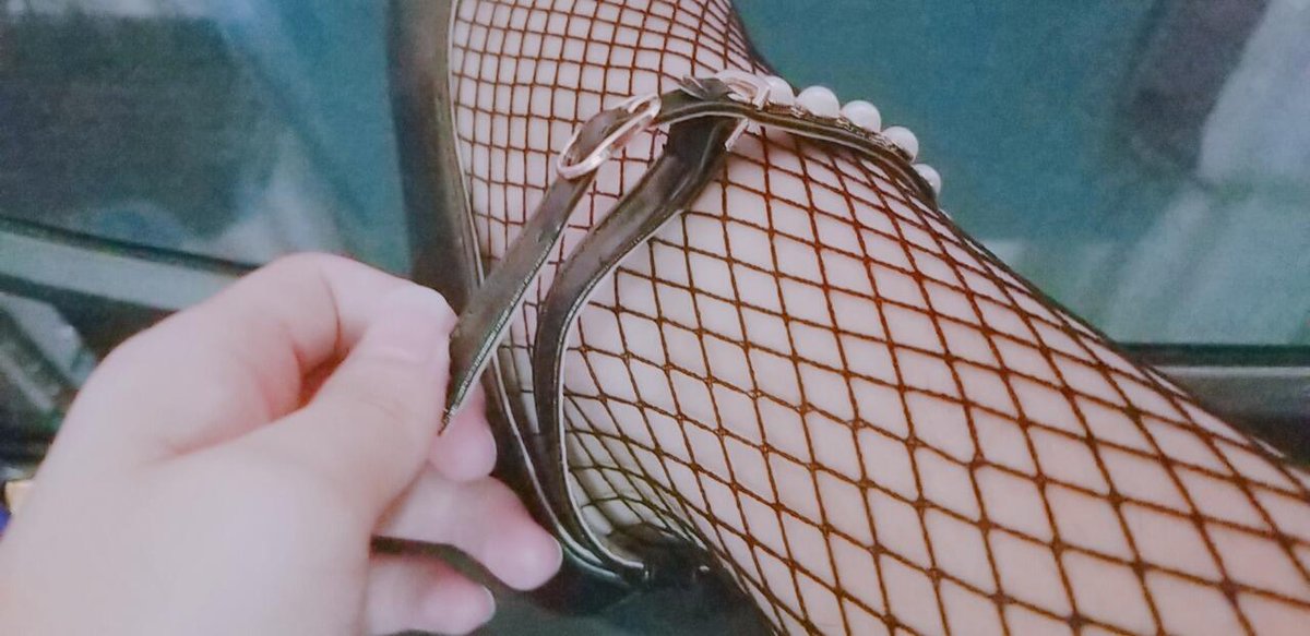 想把废物情缘捆起来看着我偷吃，被别的男人干到喷水QAQ~小穴好痒，好想被大鸡巴爸爸们骂。
求求爸爸们骂我~ #母狗 #羞辱 #剑网三 #剑三 #绿帽