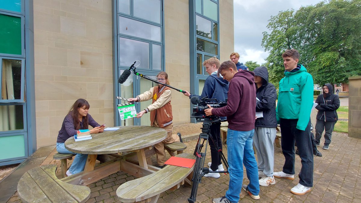 ScreenEdinburgh's tweet photo. Applications are still open for our new Screen Progression Programme! 

Learn about the different Film and TV crafts, and work towards an SQA National Progression Award (NPA) in Film &amp; Media Level 6. 

Find out how to apply here: https://t.co/FSf7svugt4 https://t.co/b21PYV11Ck