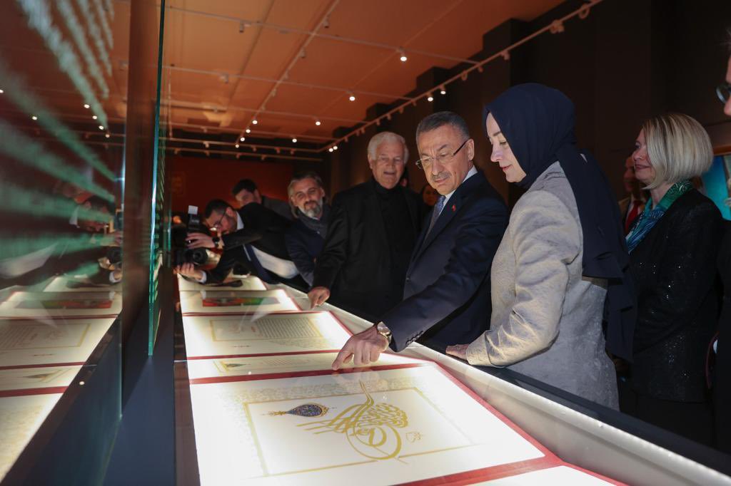 Cumhurbaşkanlığı Millet Kütüphanesi’nde 60 yılı aşkın sanat hayatıyla ülkemizin çok önemli çağdaş sanatçılarından Prof. Dr. Süleyman Saim Tekcan’ın At’nağme Sergisi Açılışına katıldık. 

Sn. Tekcan’ın ortaya koyduğu bu eserler, sanat tarihimizde müstesna yerini almıştır.