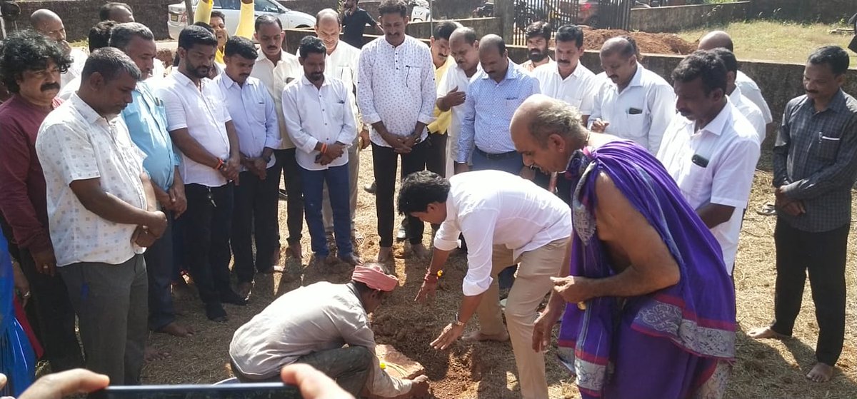 bjp_mcn's tweet photo. ನಾಡಕಚೇರಿಗೆ ಸುಸಜ್ಜಿತ ಕಟ್ಟಡ ನಿರ್ಮಿಸುವ ಮೂಲಕ ಈ ಭಾಗದ ಜನರ ಬಹುದಿನಗಳ ಬೇಡಿಕೆ ಈಡೇರಿಸುವ ಪ್ರಾಮಾಣಿಕ ಪ್ರಯತ್ನ ನಡೆದಿದೆ ಎಂದು ಮಂಗಳೂರು ನಗರ ಉತ್ತರ ಕ್ಷೇತ್ರದ ಶಾಸಕ ಡಾ. ಭರತ್ ಶೆಟ್ಟಿ ಹೇಳಿದರು. https://t.co/4YpMfze7rt