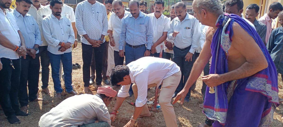 bjp_mcn's tweet photo. ನಾಡಕಚೇರಿಗೆ ಸುಸಜ್ಜಿತ ಕಟ್ಟಡ ನಿರ್ಮಿಸುವ ಮೂಲಕ ಈ ಭಾಗದ ಜನರ ಬಹುದಿನಗಳ ಬೇಡಿಕೆ ಈಡೇರಿಸುವ ಪ್ರಾಮಾಣಿಕ ಪ್ರಯತ್ನ ನಡೆದಿದೆ ಎಂದು ಮಂಗಳೂರು ನಗರ ಉತ್ತರ ಕ್ಷೇತ್ರದ ಶಾಸಕ ಡಾ. ಭರತ್ ಶೆಟ್ಟಿ ಹೇಳಿದರು. https://t.co/4YpMfze7rt