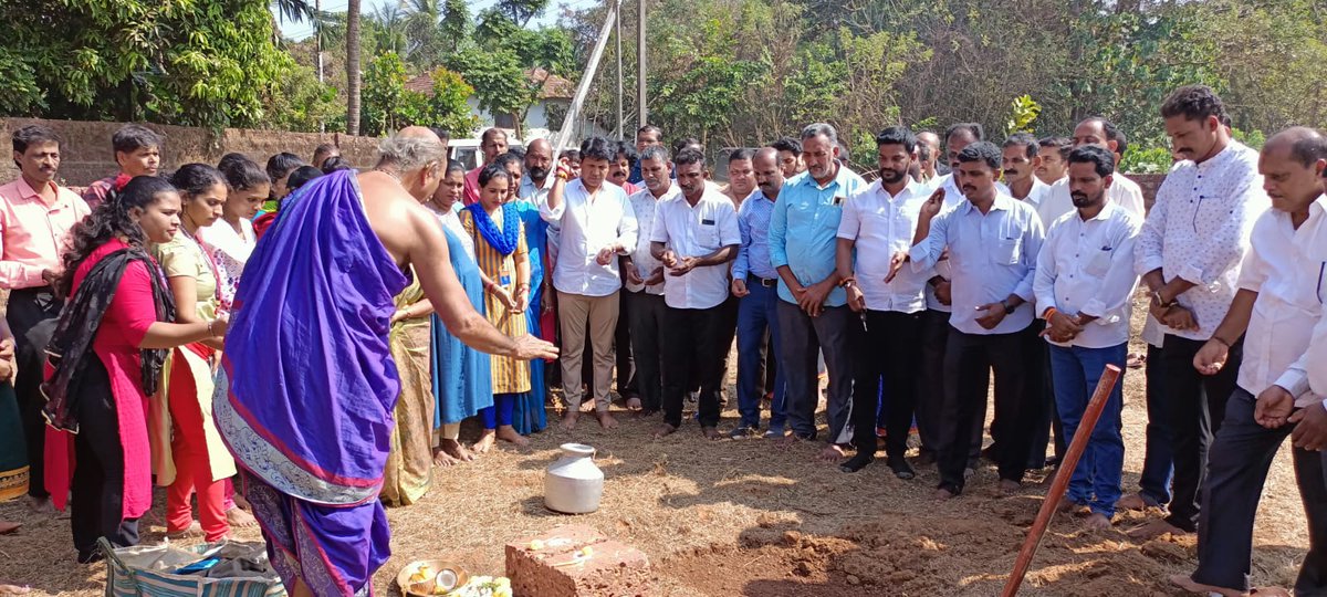 bjp_mcn's tweet photo. ನಾಡಕಚೇರಿಗೆ ಸುಸಜ್ಜಿತ ಕಟ್ಟಡ ನಿರ್ಮಿಸುವ ಮೂಲಕ ಈ ಭಾಗದ ಜನರ ಬಹುದಿನಗಳ ಬೇಡಿಕೆ ಈಡೇರಿಸುವ ಪ್ರಾಮಾಣಿಕ ಪ್ರಯತ್ನ ನಡೆದಿದೆ ಎಂದು ಮಂಗಳೂರು ನಗರ ಉತ್ತರ ಕ್ಷೇತ್ರದ ಶಾಸಕ ಡಾ. ಭರತ್ ಶೆಟ್ಟಿ ಹೇಳಿದರು. https://t.co/4YpMfze7rt