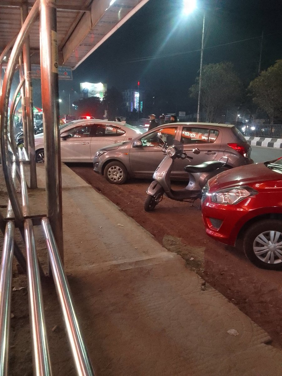 jasholankar's tweet photo. Guwahati - The city which embraces cars in its virgin bus stands.
The city where bus stands caters to everything except for buses.
Gateway to the northeast? Who?
#kamrupmetro #Guwahati https://t.co/R0gJhZ2js9