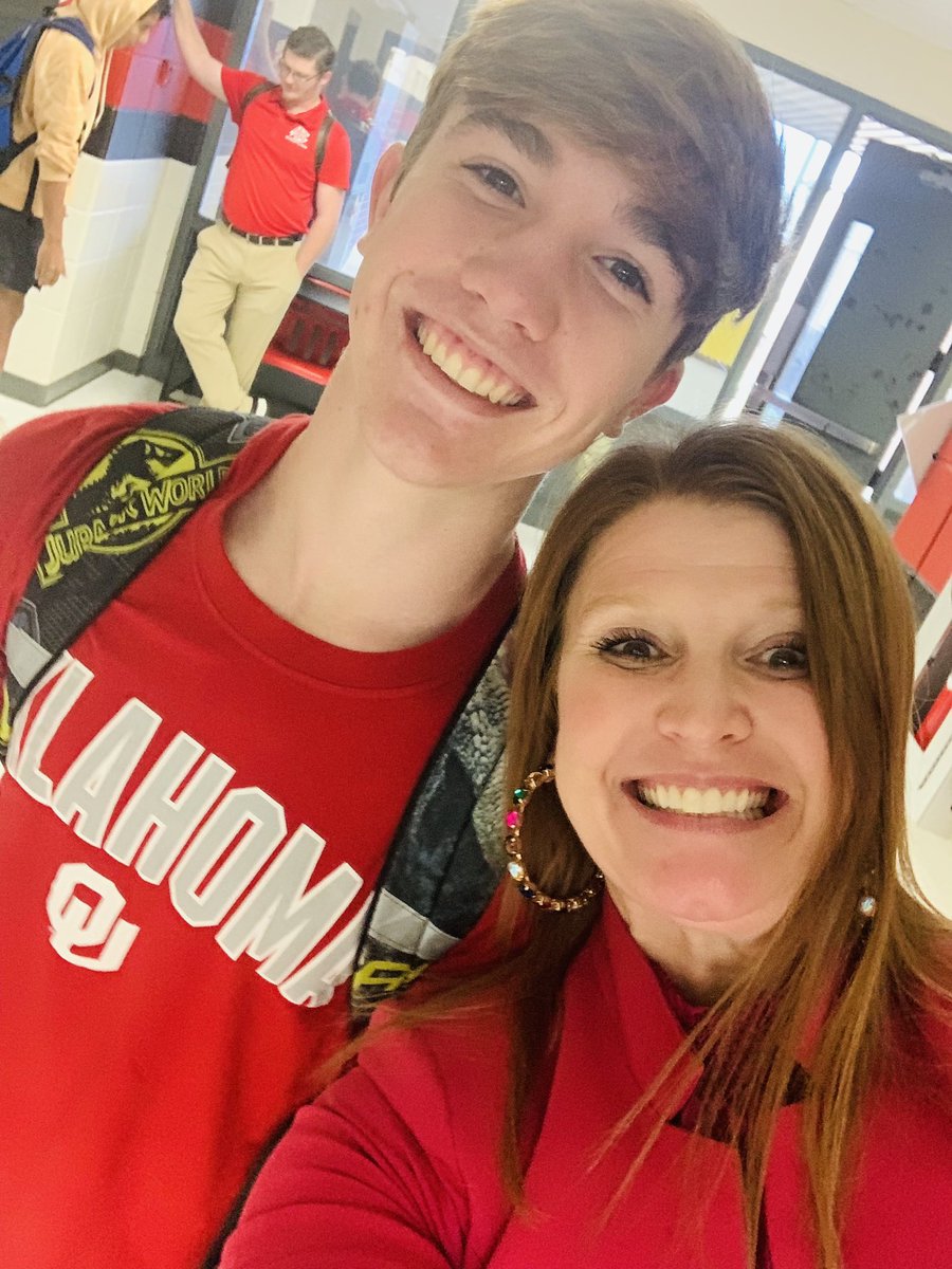 missliz31's tweet photo. And we are backkkkkkkk ❤️❤️❤️❤️ #LikeWeNeverLeft 
2023 is going to be 💯 #BeBC23 #SelfieChallenge @BryanCountyMHS #ProudPrincipal https://t.co/bwr8GDLG7X